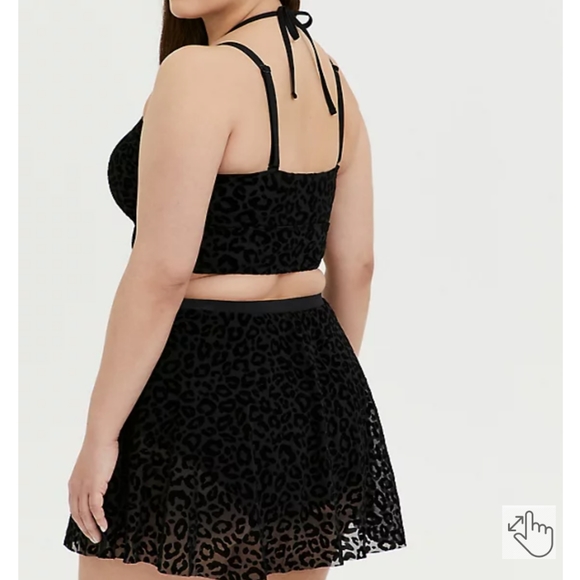 Torrid BLACK LEOPARD FLOCKED MESH LIGHTLY LINED WIRELESS HALTER BIKINI TOP - Picture 4 of 5